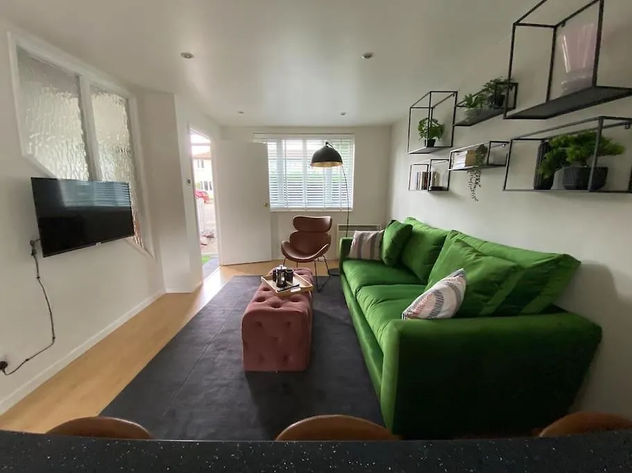 Holiday home 2 Bed House In Hampton - Free Parking Villa Hanworth