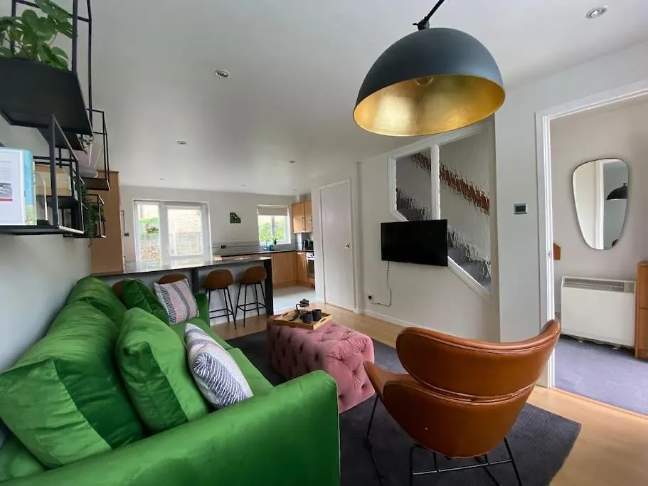 Holiday home 2 Bed House In Hampton - Free Parking Villa Hanworth  United Kingdom