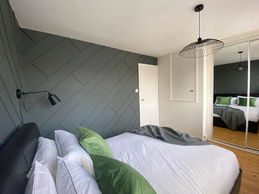 Holiday home 2 Bed House In Hampton - Free Parking Villa Hanworth